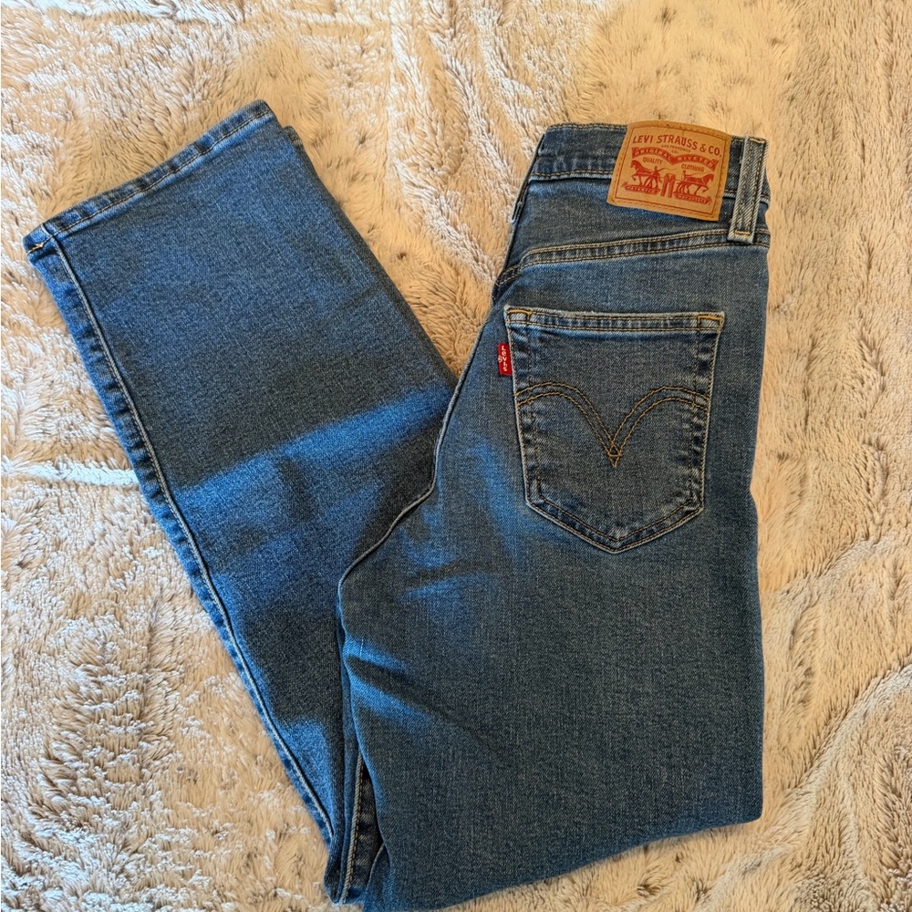 Levi's Women's Ribcage Straight Ankle Jeans with Stretch